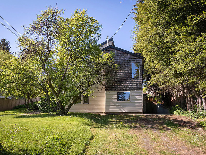 Strawberry Vale • Marc OwenFlood • Personal Real Estate Corporation