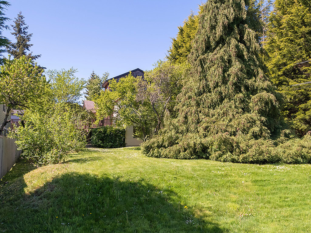 Strawberry Vale • Marc OwenFlood • Personal Real Estate Corporation