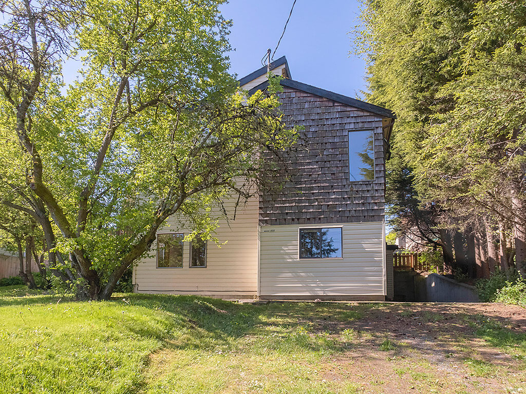 Strawberry Vale • Marc OwenFlood • Personal Real Estate Corporation