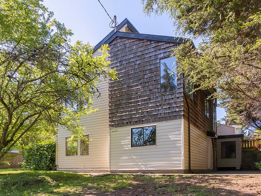 Strawberry Vale • Marc OwenFlood • Personal Real Estate Corporation