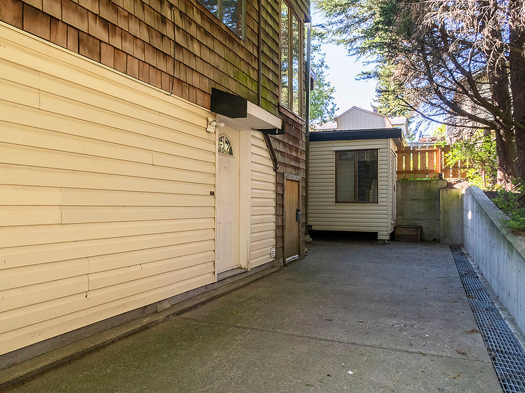 Strawberry Vale • Marc OwenFlood • Personal Real Estate Corporation