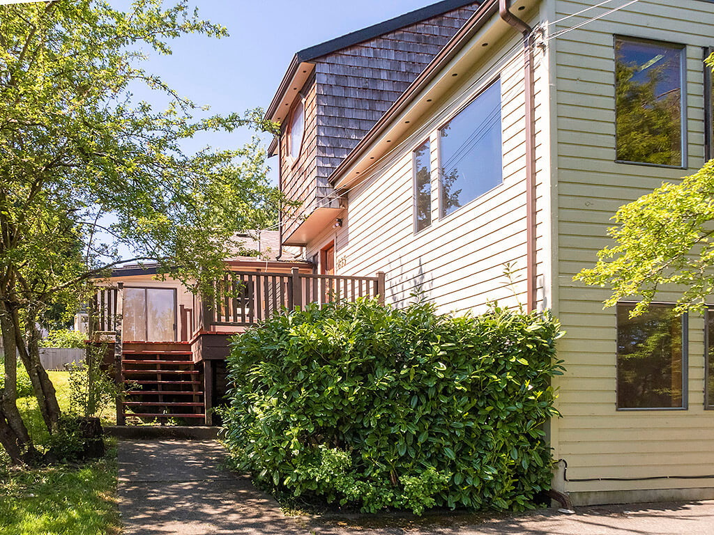 Strawberry Vale • Marc OwenFlood • Personal Real Estate Corporation