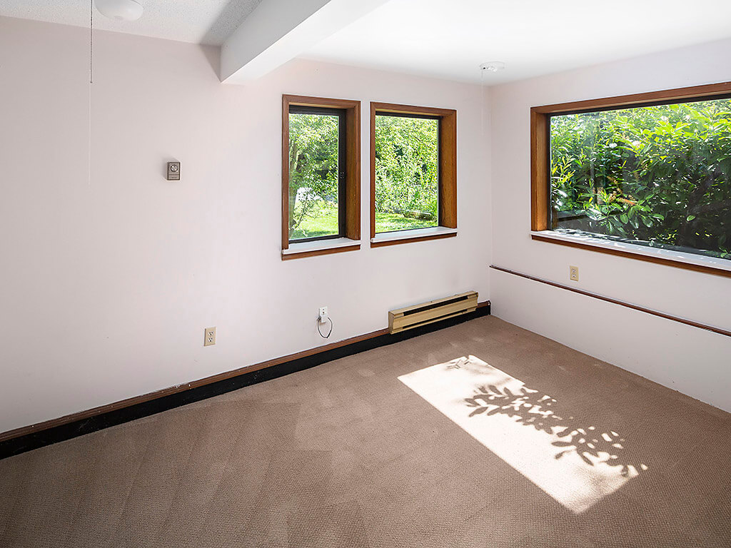 Strawberry Vale • Marc OwenFlood • Personal Real Estate Corporation