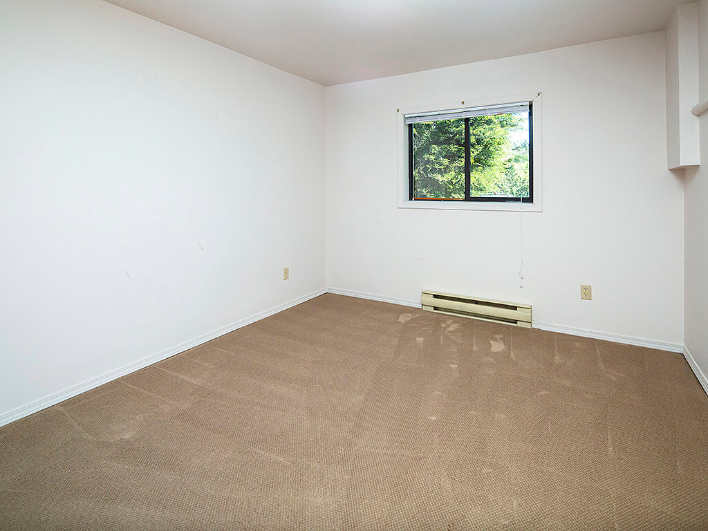 Strawberry Vale • Marc OwenFlood • Personal Real Estate Corporation