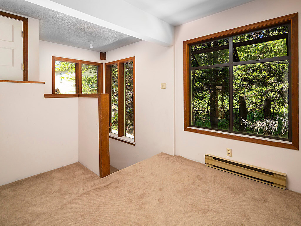 Strawberry Vale • Marc OwenFlood • Personal Real Estate Corporation