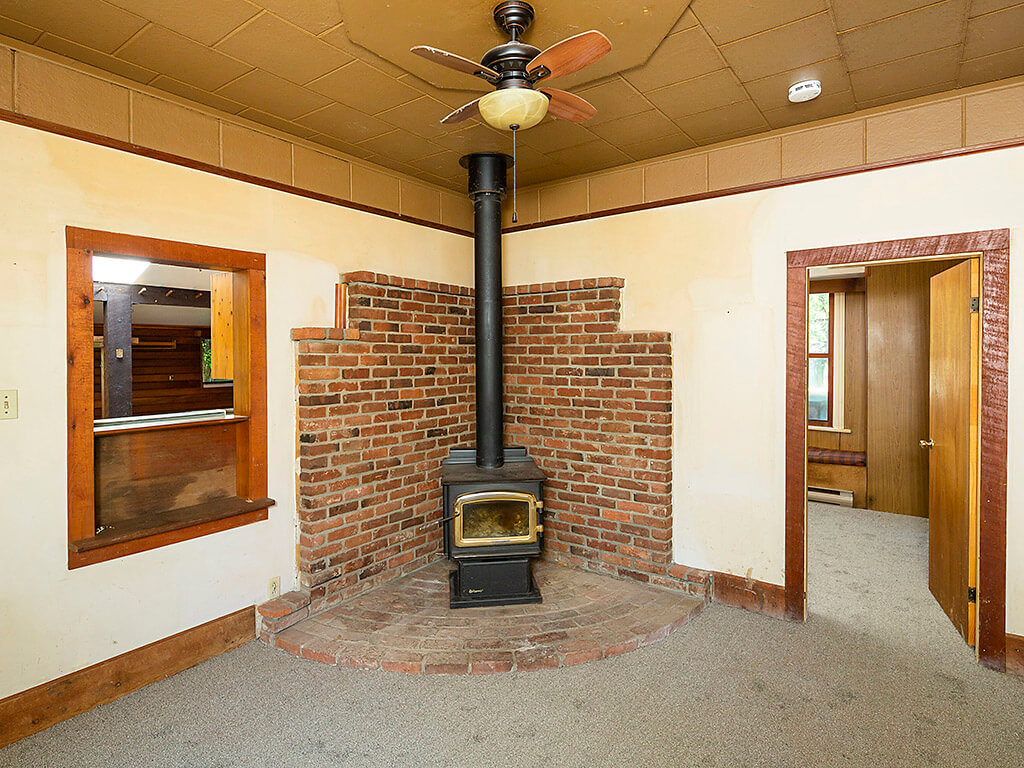 Strawberry Vale • Marc OwenFlood • Personal Real Estate Corporation