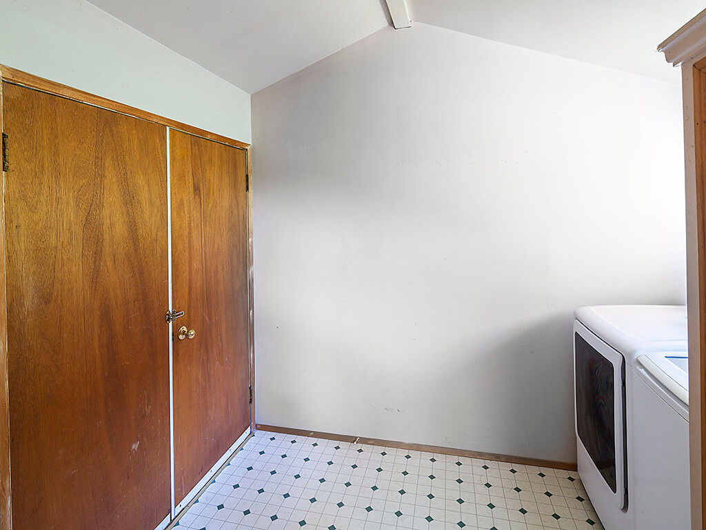 Strawberry Vale • Marc OwenFlood • Personal Real Estate Corporation